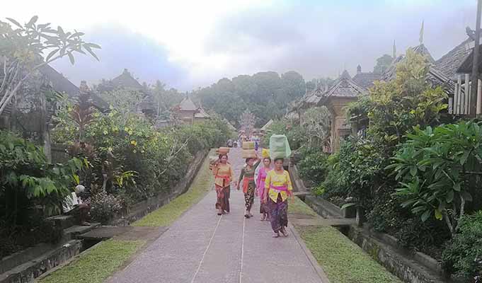 Suasana desa wisata Penglipuran Kabupaten Bangli Provinsi Bali yang indah, asri dan berpredikat sebagai desa terbersih ketiga dunia. (foto: zainul)