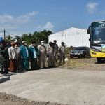 Para Santri Putri Sidogiri Manfaatkan Fasilitas Bus Gratis Pemkab Jember
