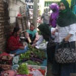 Blusukan Ke Pasar Suruh, Istri Paslon  "ALI TOFAN"  di Waduli Para Pedagang