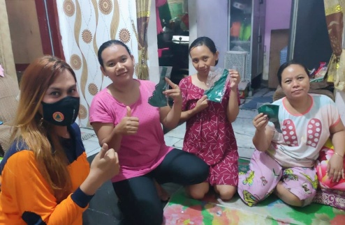 Tekan Corona, BPBD Jatim Gandeng Transgender Sosialisasi  Masker
