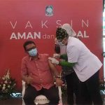 ketua dprd bwi vaksinasi