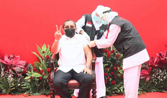 Disuntik Vaksin Kedua, Pimpinan DPRD Jatim Sahat Mengaku Lebih Rileks