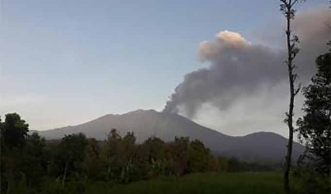 Waspada Semburan Abu Vulkanik Gunung Raung, Masyarakat Diimbau Kurangi Aktifitas di Luar