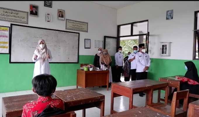 Ketua PKK Banyuwangi Apresiasi Pelaksanaan Belajar Tatap Muka di SMPN 2 Glagah