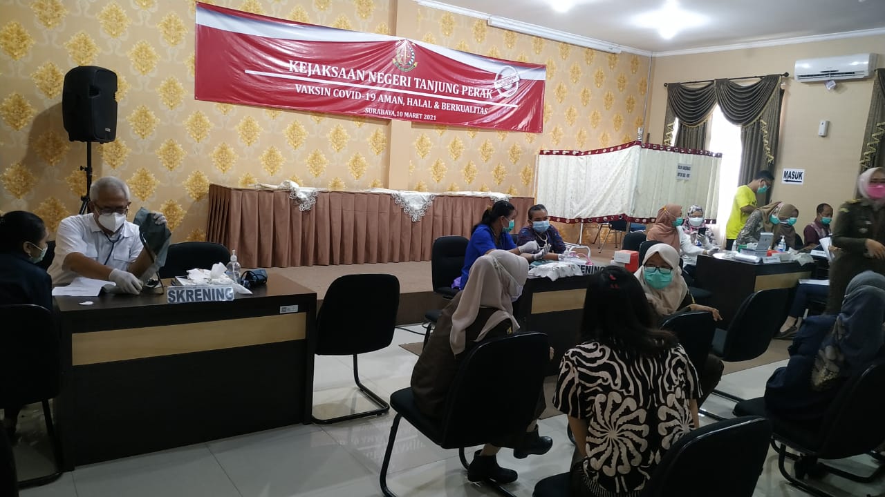 Kejari Tanjung Perak Surabaya Gelar Vaksinasi Pertama