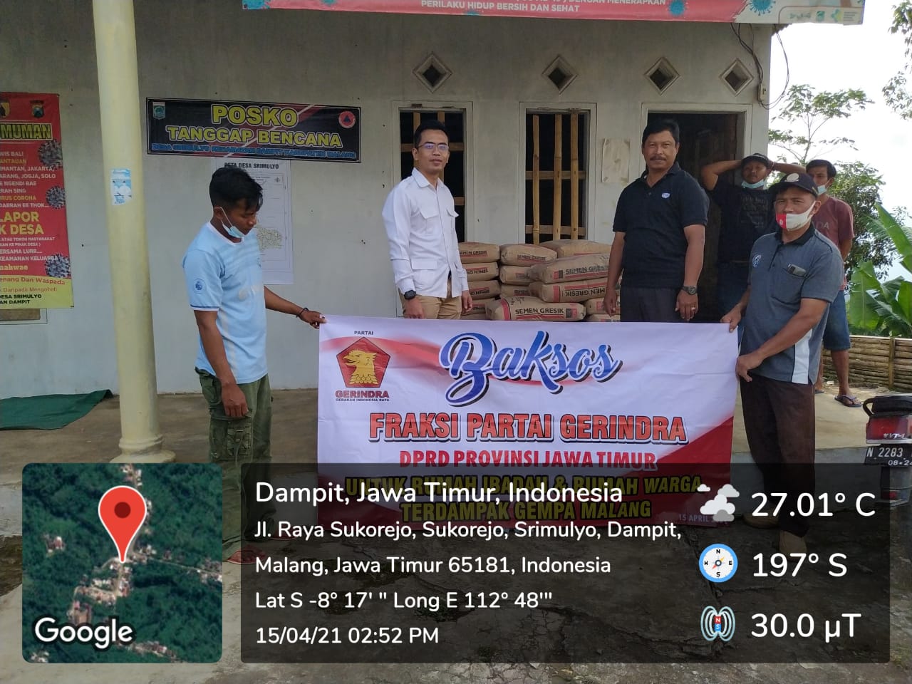 Prihatin Gempa Malang ,Fraksi Gerindra DPRD Jatim Kirim 1.000 Sak Semen dan 20 Truk Pasir 1 teks foto : Fraksi Gerindra DPRD Jatim Saat ke Korban Bencana Alam Malang