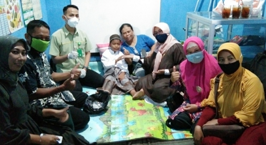 Rumah Belajar Anjal Khitan Anak Asuhnya