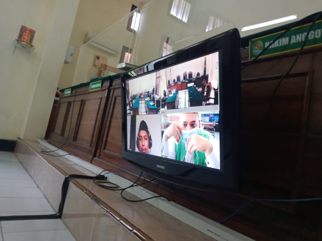 Aniaya Pacar, Rahadian Hanya Divonis 12 Bulan Penjara 5 Aniaya Pacar, Rahadian Hanya Divonis 12 Bulan Penjara