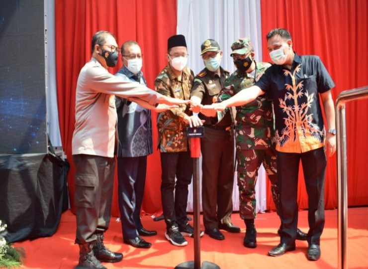 MMPP Diluncurkan, Pelayanan di Polresta Sidoarjo Semakin Mudah 1 Teks foto;: Kapolresta Sidoarjo Kombespol Sumardji bersama Bupati Sidoarjo Muhdlor Ali dan forkopimda saat peluncuran MMPP. (Ist)