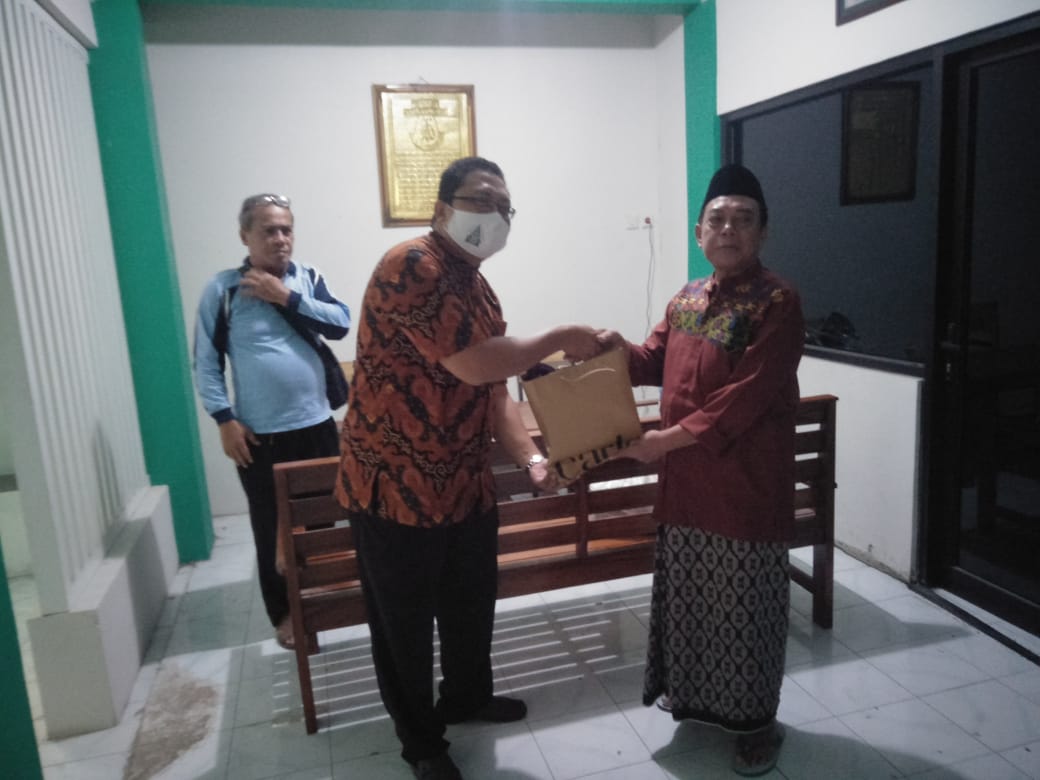 KHAUM Jemaat Darmo Silaturahmi ke Pesantren Luhur Al-Husna