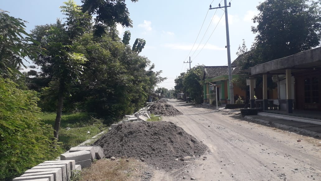 Pembangunan Jalan Paving Desa Gerih di Masa Pandemi 1