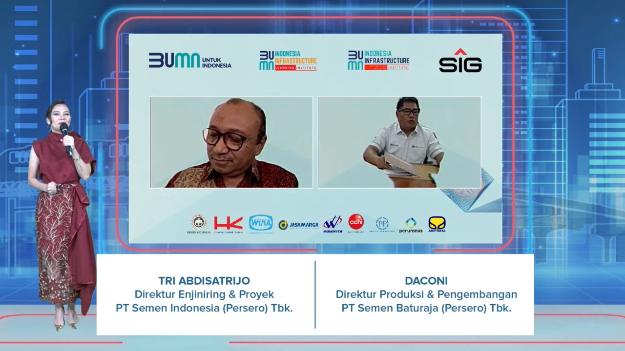 Direktur Engineering & Project SIG Tri Abdisatrijo (kiri) dan Direktur Produksi dan Pengembangan Semen Baturaja Daconi menandatangani MoU Indonesia Infrastructure Research & Innovation Institute (I2RI). (Ist)