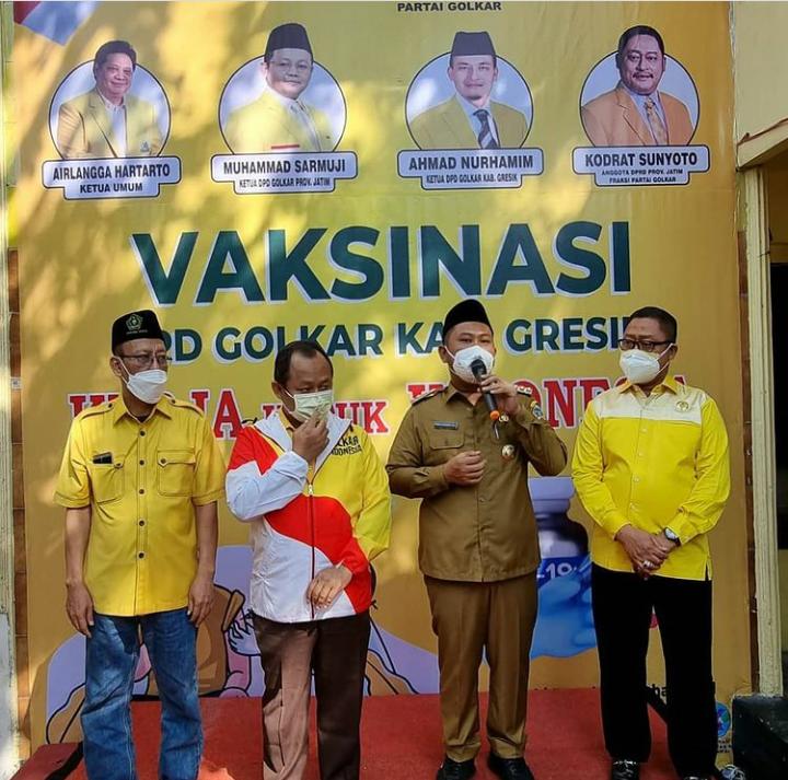 Vaksinadi Golkar di Buja Bupati Gresik disaksikan ketua DPD Jatim