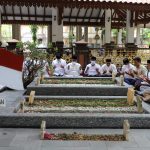 Napaktilas Resolusi Jihad, Kader Gerindra Ziarah ke Makam Pendiri NU Hasyim Asy'ari KIAI2