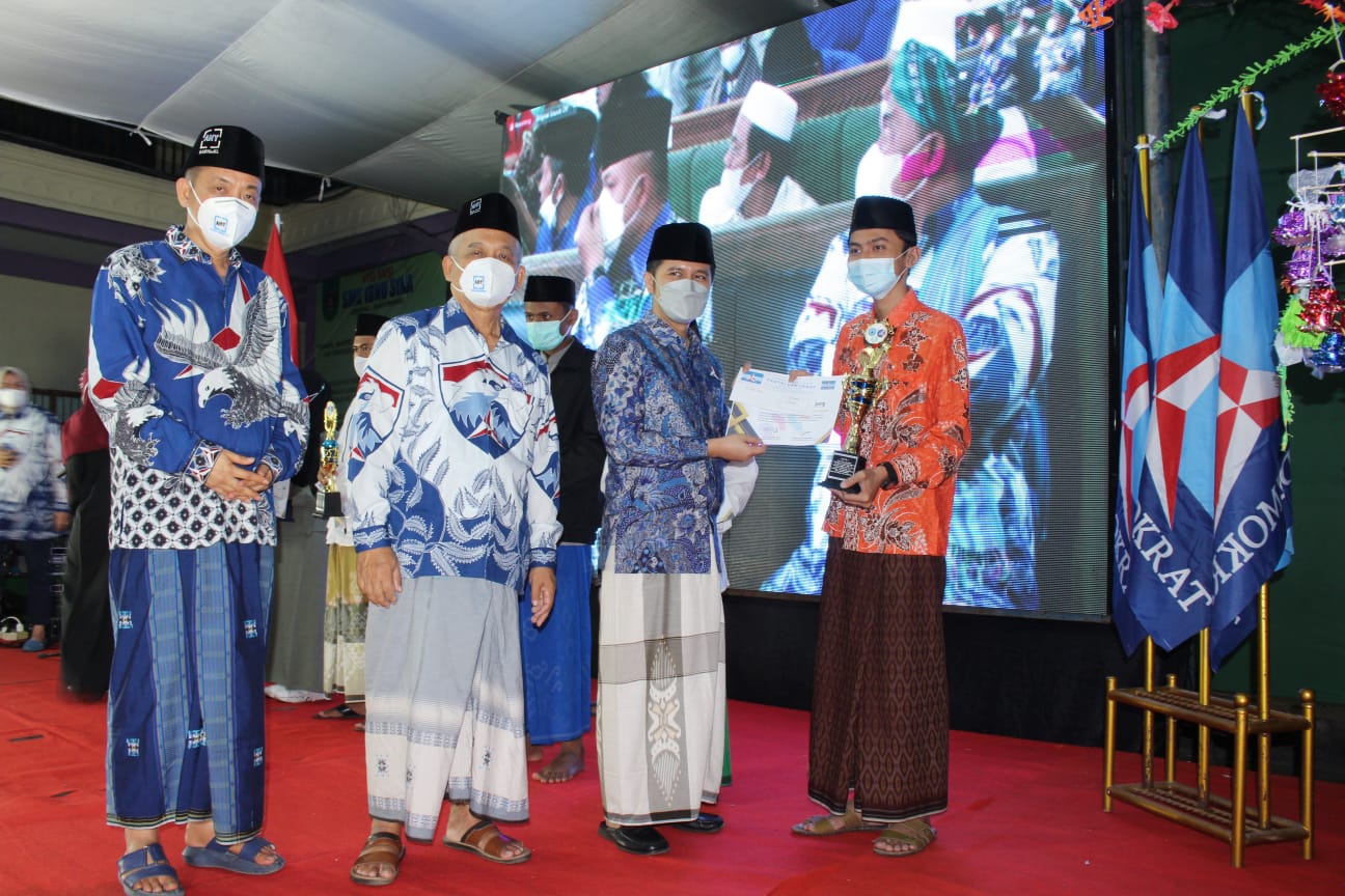 Kompak ! AHY dan Emil Dardak Sapa Kyai dan Santri Banyuwangi di Peringatan HSN 2021