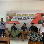 Anwar Sadad bersama para guru di Pasuruan