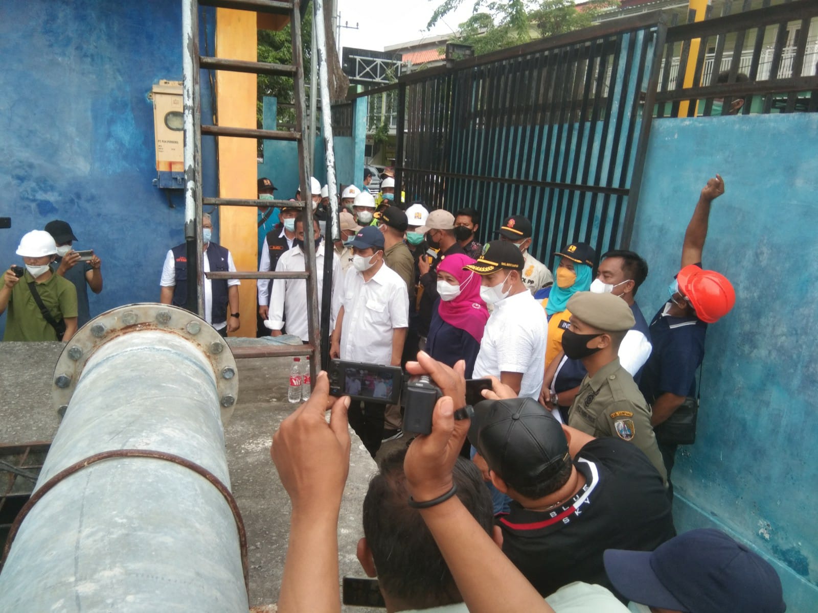 Gubernur Jatim Periksa Mesin Pompa Air Pengendali Bencana Banjir di Sampang 5 Gubernur Jatim Periksa Mesin Pompa Air Pengendali Bencana Banjir di Sampang