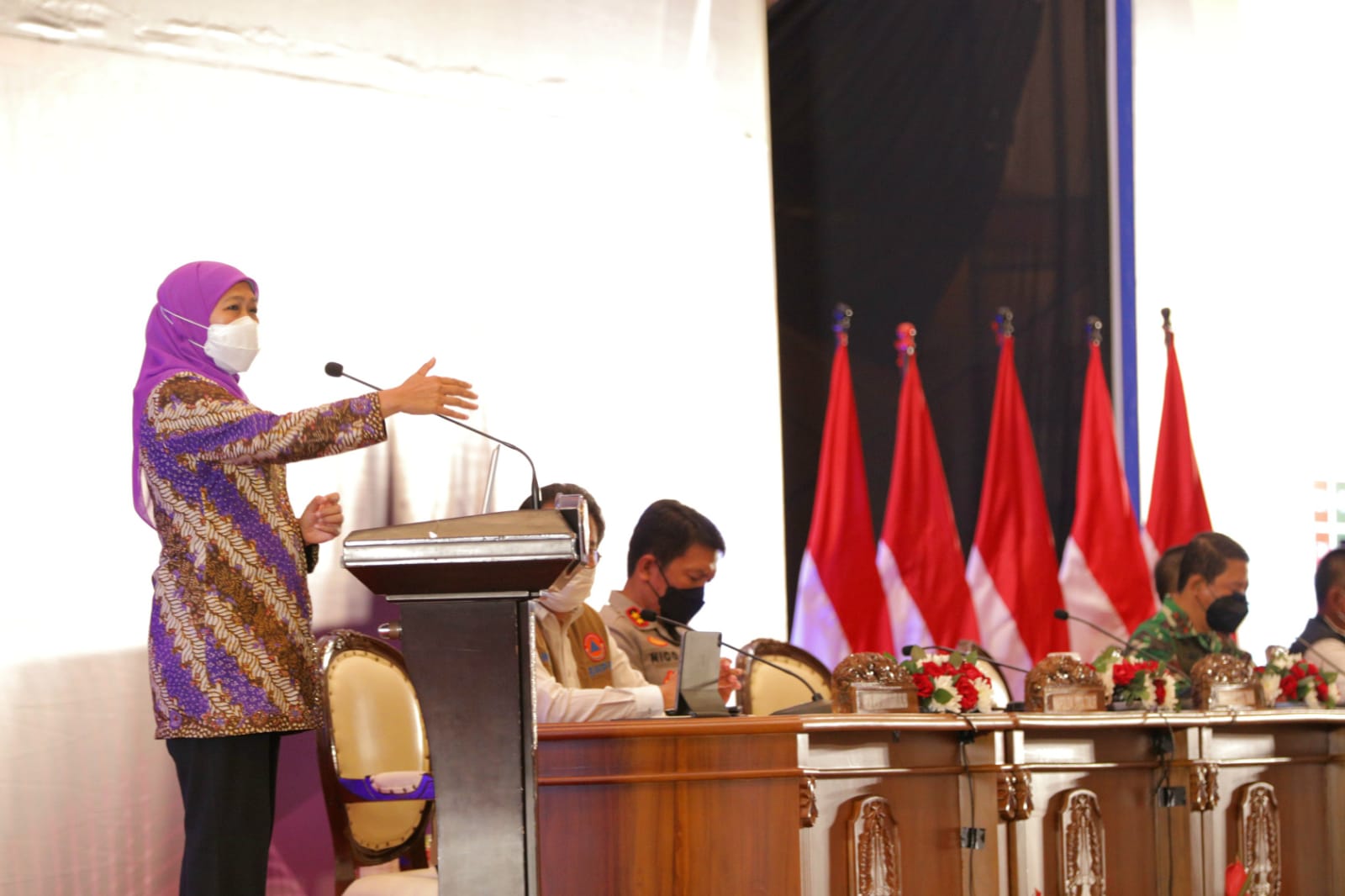 Gubernur Khofifah Pimpin Rakor Percepatan Vaksinasi