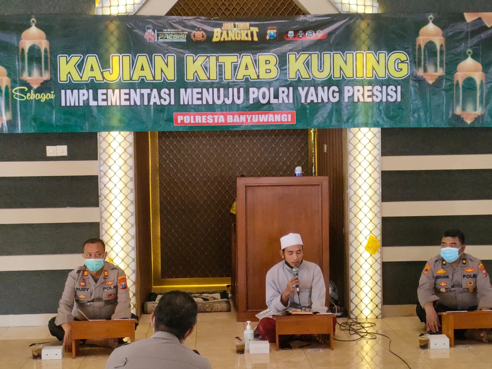 Tingkatkan Iman dan Taqwa, Personel Polresta Banyuwangi Ikuti Bimbingan Rohani dan Mental 5 Tingkatkan Iman dan Taqwa, Personel Polresta Banyuwangi Ikuti Bimbingan Rohani dan Mental