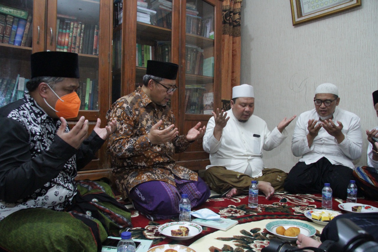 Kunjungan ke Ponpes An Najiah Sidosermo Surabaya, Kiai Abdullah Muhajir Apresiasi Lomba Baca Kitab Kuning PKS 1 teks foto : DPW PKS Jatim saat berkunjung di Ponpes sidosermo Surabata