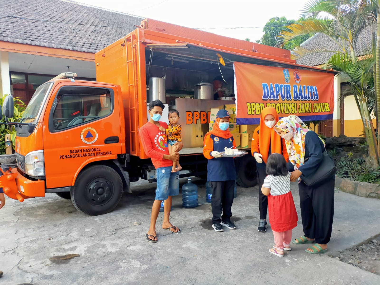 Support Gizi Pengungsi, Pemprov Jatim Buka Dapur Anak dan Balita