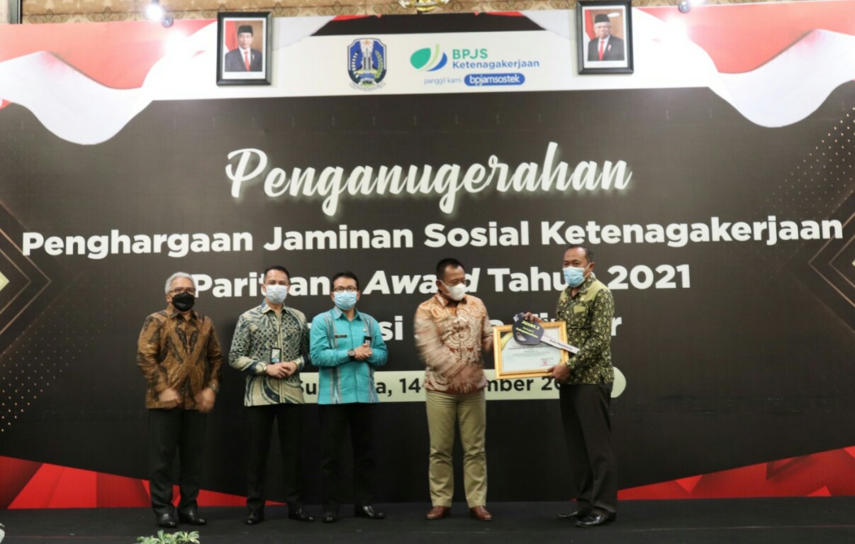 BPJS Ketenagakerjaan Jatim Serahkan Paritrana Award 2021, Inilah Pemenangnya