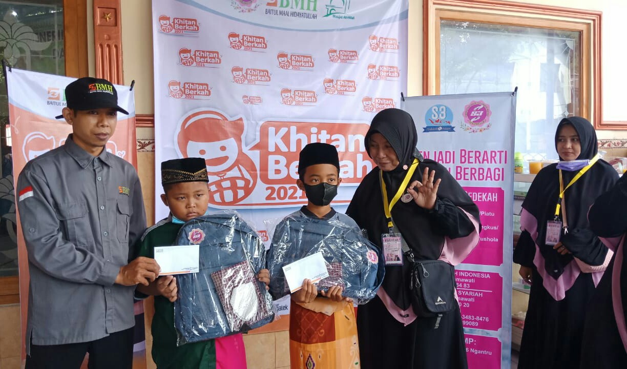BMH Jatim Khitan Massal Gratis Ratusan Anak Yatim & Dhuafa 