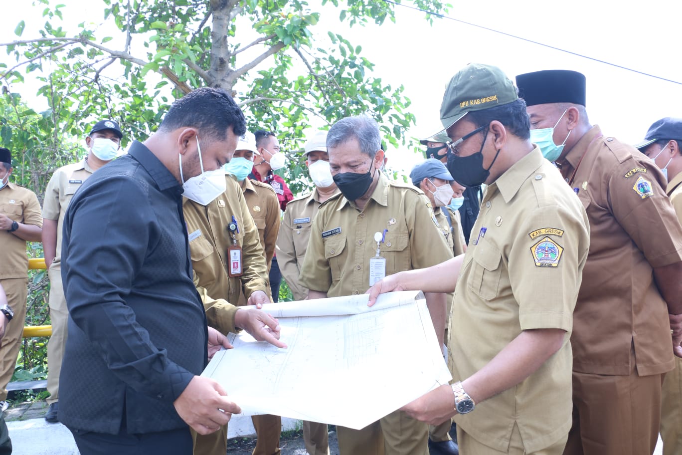 Bupati Gresik Perintahkan Tidak Boleh Ada Desa Terisolir, Dampak Jembatan Kacangan Ambles 5 Bupati Gresik Perintahkan Tidak Boleh Ada Desa Terisolir, Dampak Jembatan Kacangan Ambles