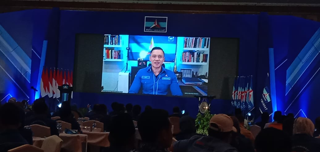 Penuh Keakraban, AHY Sapa Gubernur Khofifah Dan Eri Cahyadi di Musda VI