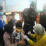 Kapolsek Wiyung Tinjau Vaksinasi Dosis 2 di SDM Limas Surabaya