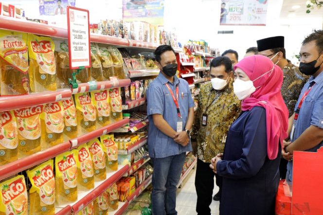 Khofifah sidak harga minyak