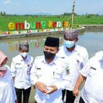 Desa di Banyuwangi Ini Buka Pelayanan Adminduk di Berbagai Tempat, Salah Satunya di Embung Kenitu embung