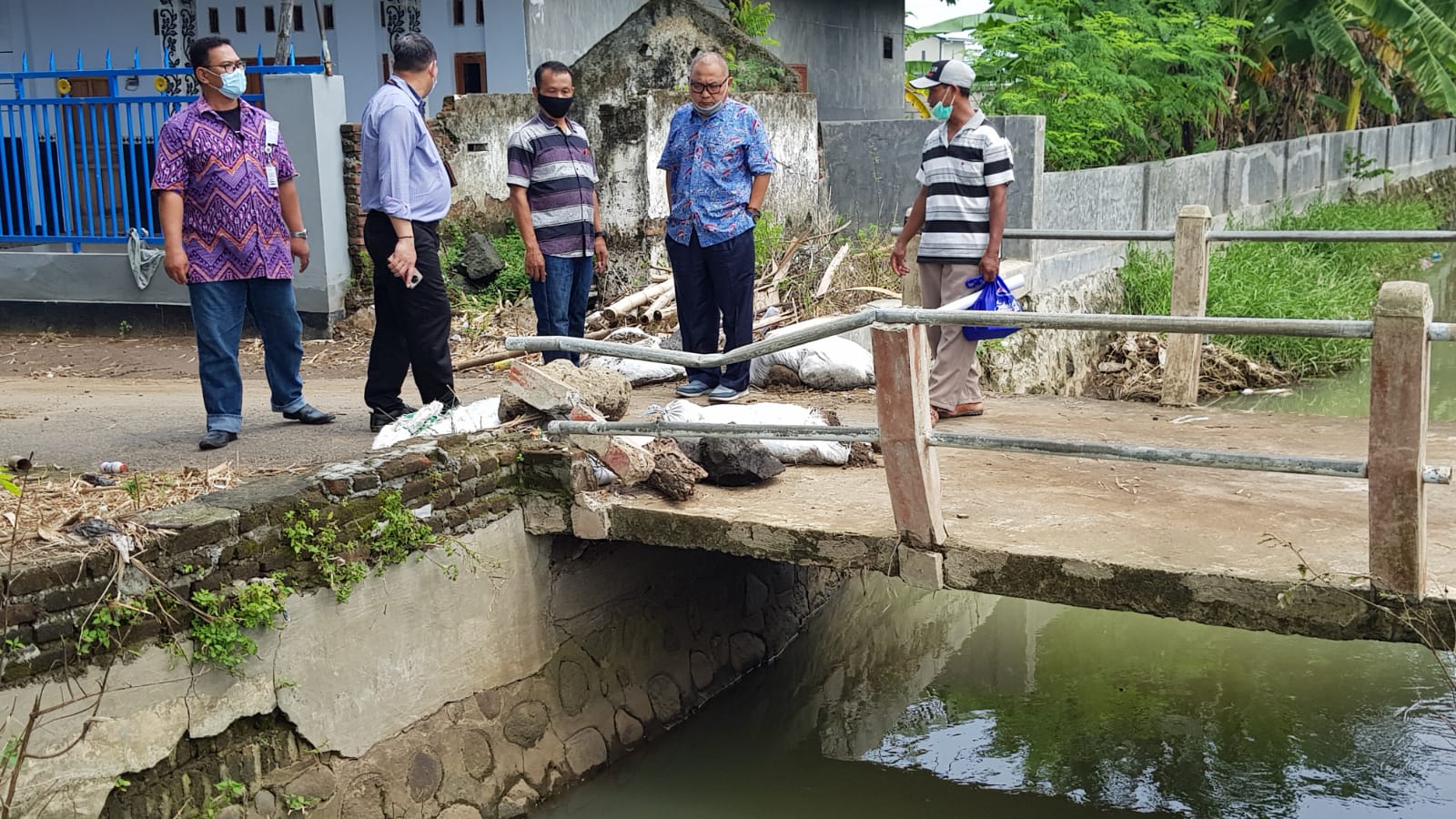 Saat Reses, Dr Kuswanto Langsung Tinjau Lokasi Penyebab Banjir di Mojokerto 1 Dr Kuswanto Anggota DPRD Jatim Dapil Mojokerto saat serap aspirasi