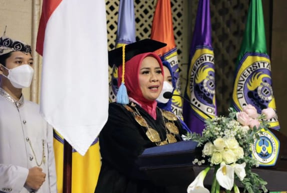 Unitomo Mewisuda 589 Lulusan S1/S2 Secara Luring dalam 2 Sesi