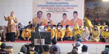 MKGR Gresik Gelar Pembagian Sembako, Santunan Anak Yatim dan Buka Puasa Bersama 2 MKGR Gresik Gelar Pembagian Sembako, Santunan Anak Yatim dan Buka Puasa Bersama