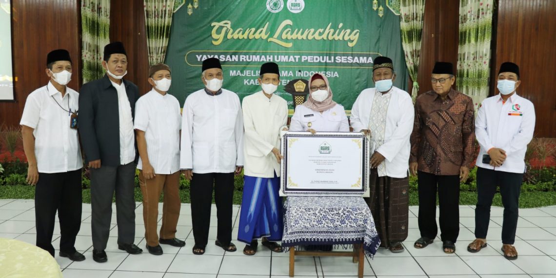Majelis Ulama Indonesia Gresik Launching Yayasan Rumah Umat Peduli Sesama 1 Wakil Bupati, Ketua MUI Gresik saat launching rumah ummat
