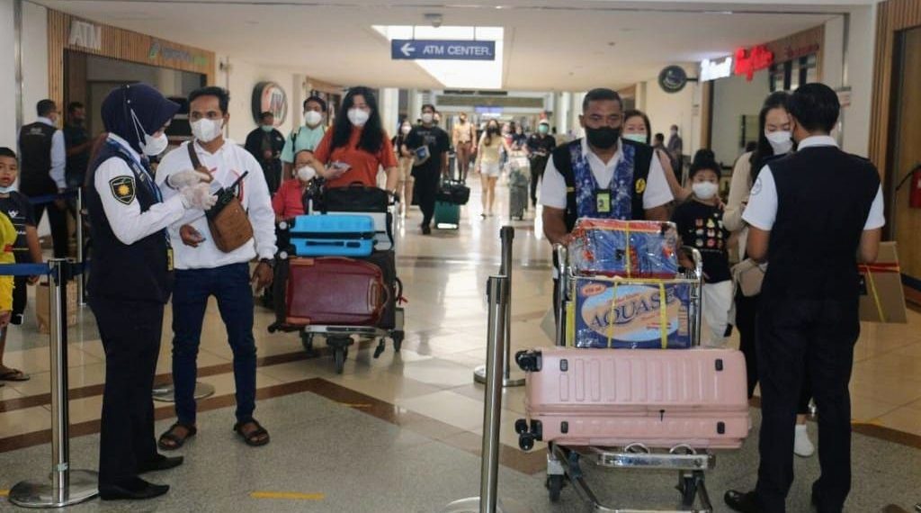 Volume Penumpang Internasional Bandara Juanda Terjadi Lonjakan 1 Total penumpang internasional pada Januari sejumlah 383 penumpang, Februari 258 penumpang, dan Maret terjadi lonjakan hingga 5 ribu penumpang internasional. (Ist)