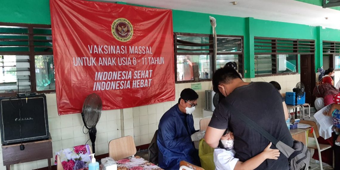 Siswa-siswi SDN Ngagel Rejo I Surabaya Mendapat Vaksin dari Puskesmas dan BIN