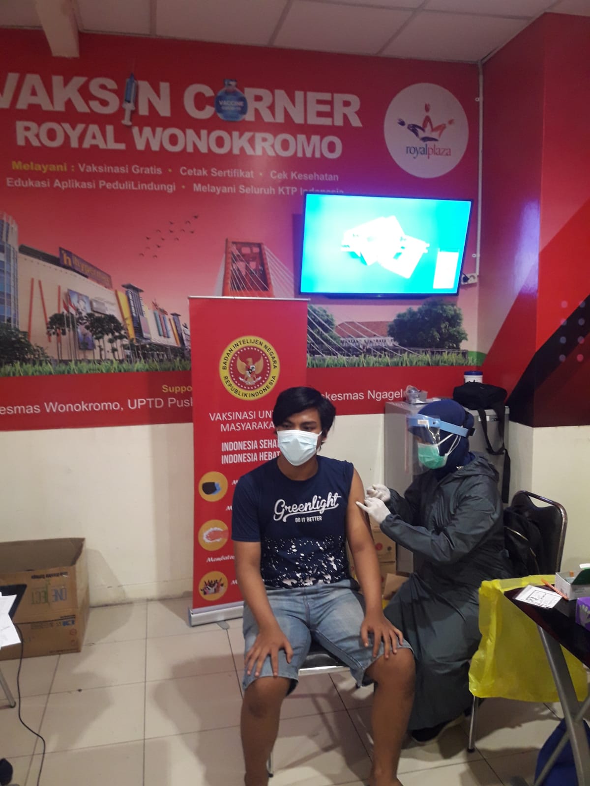 Pengunjung Mall Royal Paza Mendapat Layanan Vaksinasi Puskesmas Ngagel dan BIN 1