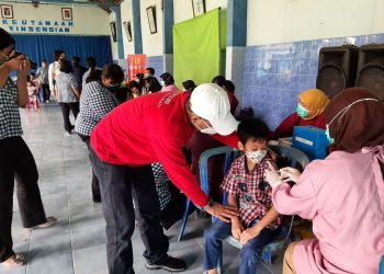 Puskesmas dan BIN Vaksinasi Pelajar SD Katolik Santo Vincentius Surabaya