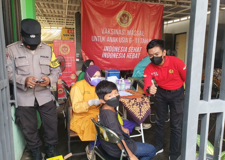 Puskesmas dan BIN laksanakan vaksinasi untuk Siswa SDN Sawahan IV Surabaya. dok