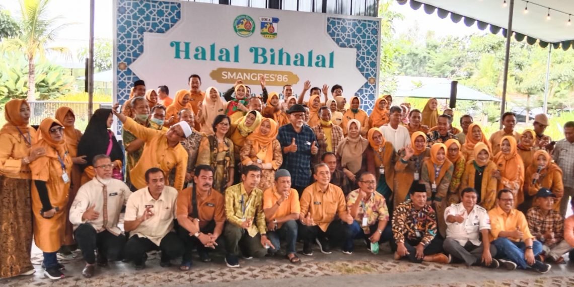 foto bersama angkatan 86 beserta guru saat itu