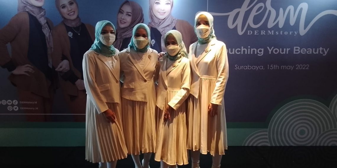 Ke-4 Founder Dokter SpKK yang tergabung dalam DERMstory, yaitu dr. Listya Paramita, SpKK, dr. Nurina Dhani Rahmayanti, SpDV., M.Ked.Klin, dr. Maria Ulfa Sheila Adji, SpDV., M.Ked.Klin dan
dr. Ryski Meilia Novarina, SpKK. (foto : hari)