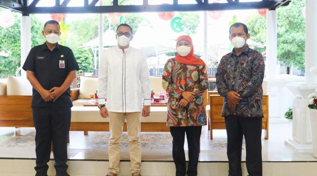 Rizky sadik ketua PAN Jatim saat berkunjung ke Gubernur Khofifah