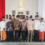 Bertemu Bupati Bangkalan, Presiden PKS Tukar Cinderamata Batik dan Ajak Saling Kolaborasi