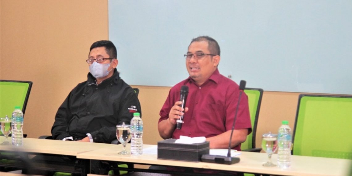 Presiden ACT Ibnu Khajar (kanan) dalam keterangannya kepada media di kantor ACT di Jakarta Selatan, Rabu (6/7/2022). (ist)