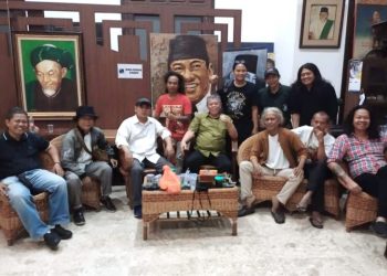 Kenang Masa Muda, Ketua DPRD Jatim Kusnadi Temui Sahabat Seniman