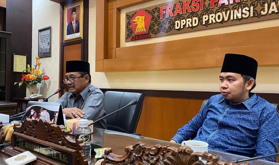 M.Fawait Ketua Fraksi Partai Gerindra DPRD Jatim saat Jumpa Pers
