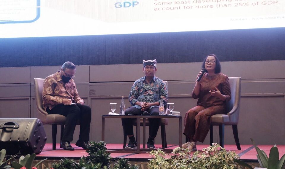Direktur Operasi dan Produksi Petrokimia Gresik, Digna Jatiningsih saat menjadi pembicara ditalk show MarkPlus Festival (IMF) 2022.