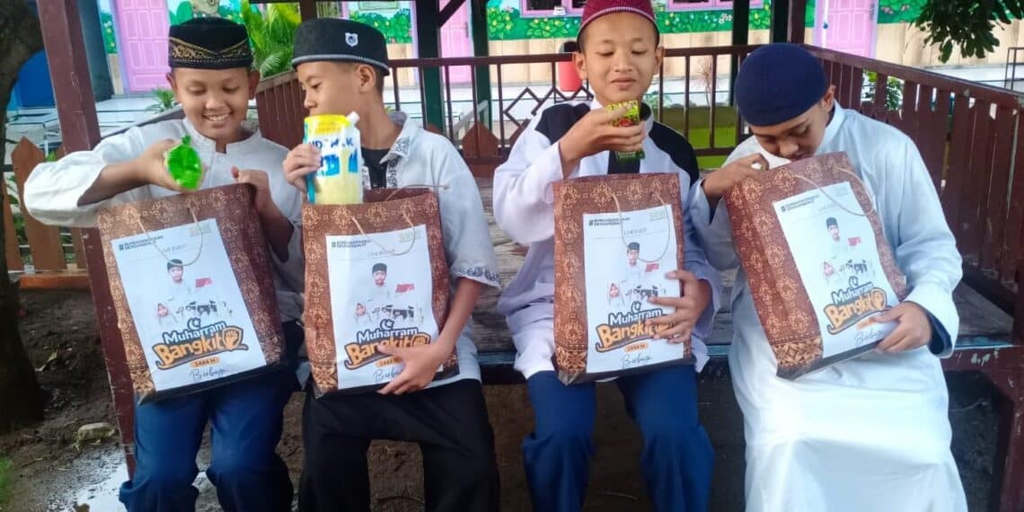 Sebanyak 655 anak yatim & dhuafa menerima bingkisan Muharram dari Laznas BMH lewat Program Muharram Bangkit 2022. (ist)